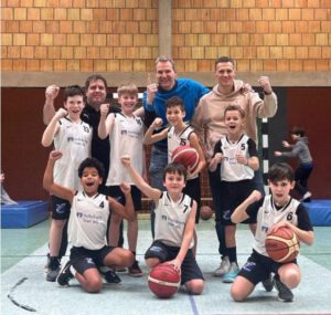 Mehr über den Artikel erfahren Basketball mit Zukunft in Schweich – U10 wird Bezirksmeister und U12 mit guter Perspektive für die kommende Saison